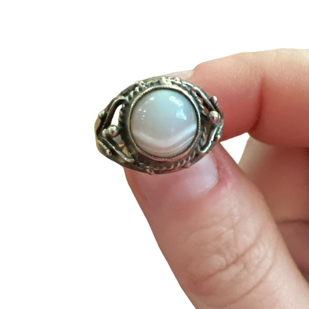 Antique silver and Agat ring. Size 7 1/2.